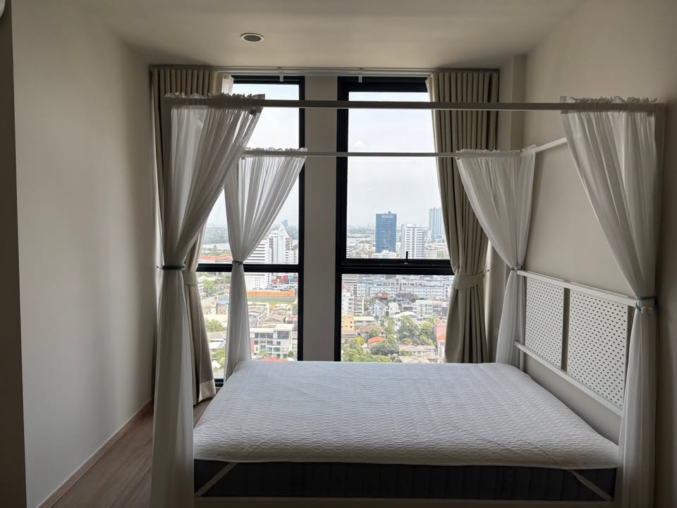 Brand-new 2 bed, 2 bath 90sqm condo at Issara Sathorn for rent ฿75k/month or sale ฿21.9M. River views, modern design, top facilities. Prime Sathorn.