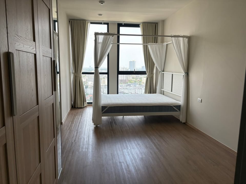 Brand-new 2 bed, 2 bath 90sqm condo at Issara Sathorn for rent ฿75k/month or sale ฿21.9M. River views, modern design, top facilities. Prime Sathorn.