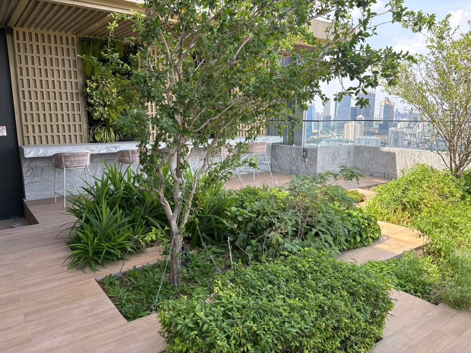 Brand-new 2 bed, 2 bath 90sqm condo at Issara Sathorn for rent ฿75k/month or sale ฿21.9M. River views, modern design, top facilities. Prime Sathorn.