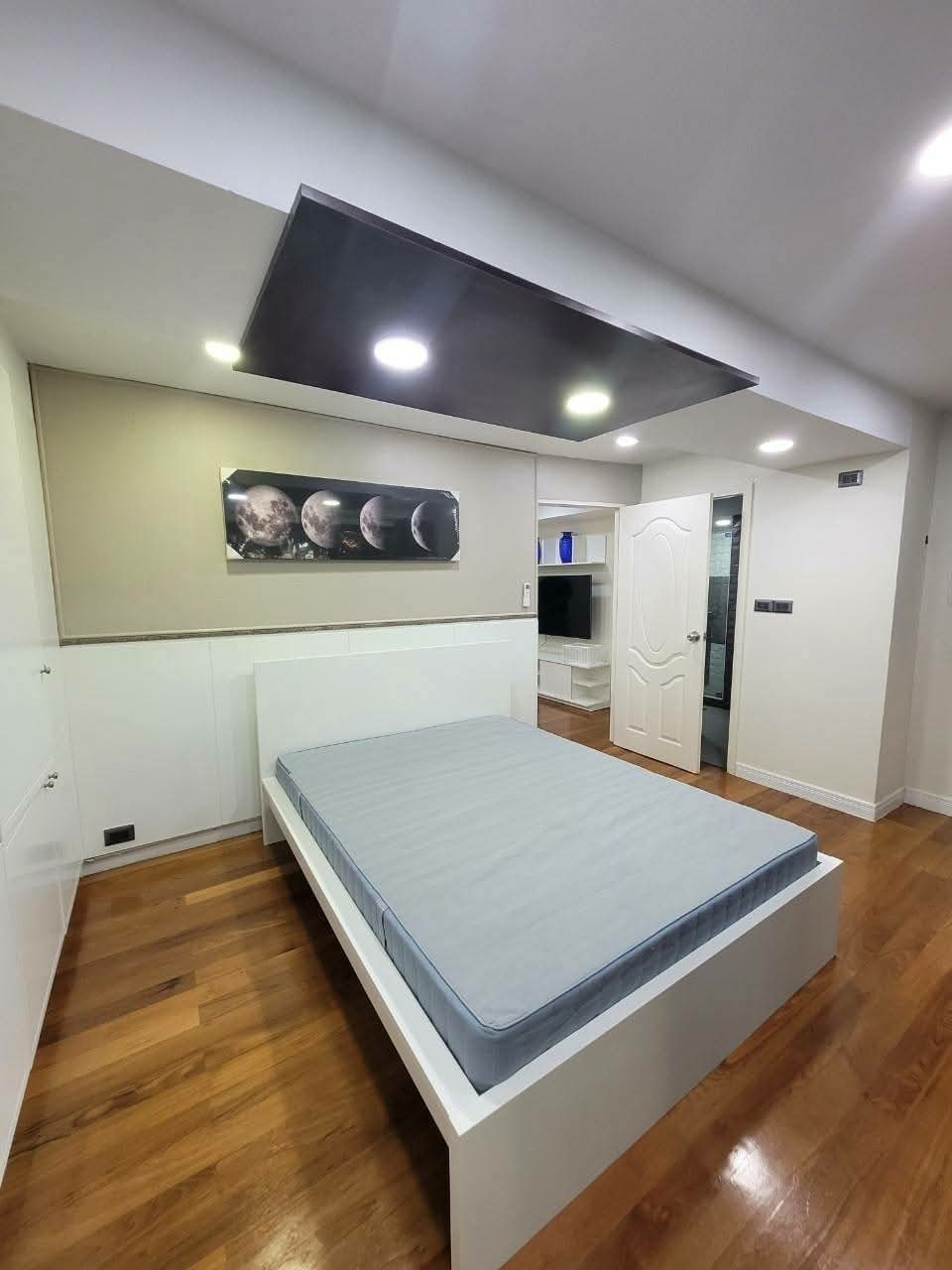 Modern 2BR condo at President Park Sukhumvit 24. 80sqm, pet-friendly, full facilities, BTS Phrom Phong. Rent ฿37K. Contact us today!