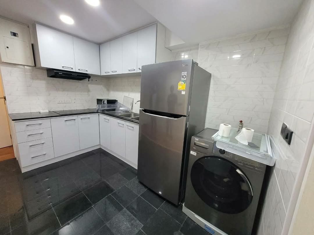 Modern 2BR condo at President Park Sukhumvit 24. 80sqm, pet-friendly, full facilities, BTS Phrom Phong. Rent ฿37K. Contact us today!