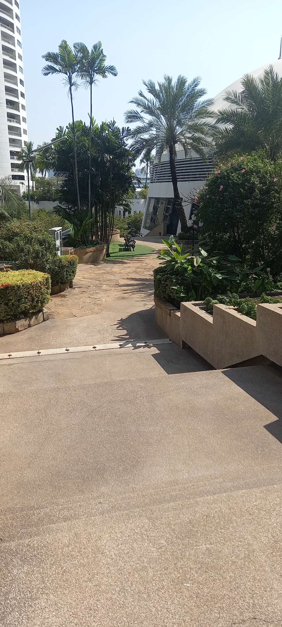 Modern 2BR condo at President Park Sukhumvit 24. 80sqm, pet-friendly, full facilities, BTS Phrom Phong. Rent ฿37K. Contact us today!