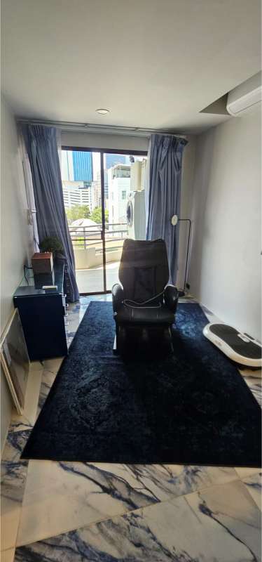 Spacious 2 bed condo at Pearl Garden, 70 sqm, fully furnished, great location in Sathon, Bangkok. Rent at THB 43K/month. Close to BTS & CBD.