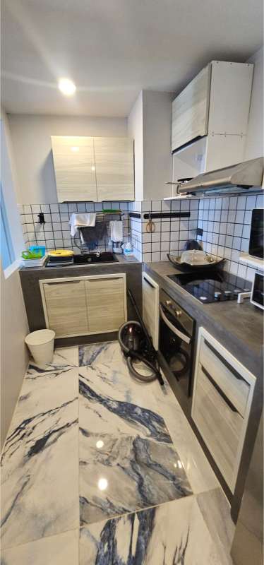 Spacious 2 bed condo at Pearl Garden, 70 sqm, fully furnished, great location in Sathon, Bangkok. Rent at THB 43K/month. Close to BTS & CBD.