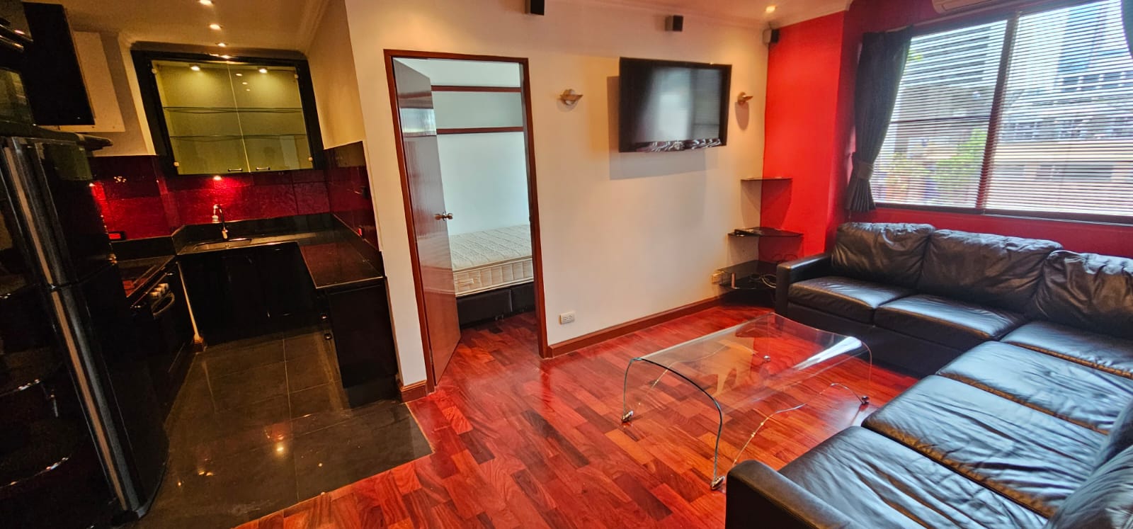 2-Bed 1-Bath 70sqm Condo for Rent 30,000 THB at Pearl Garden near BTS Chong Nonsi