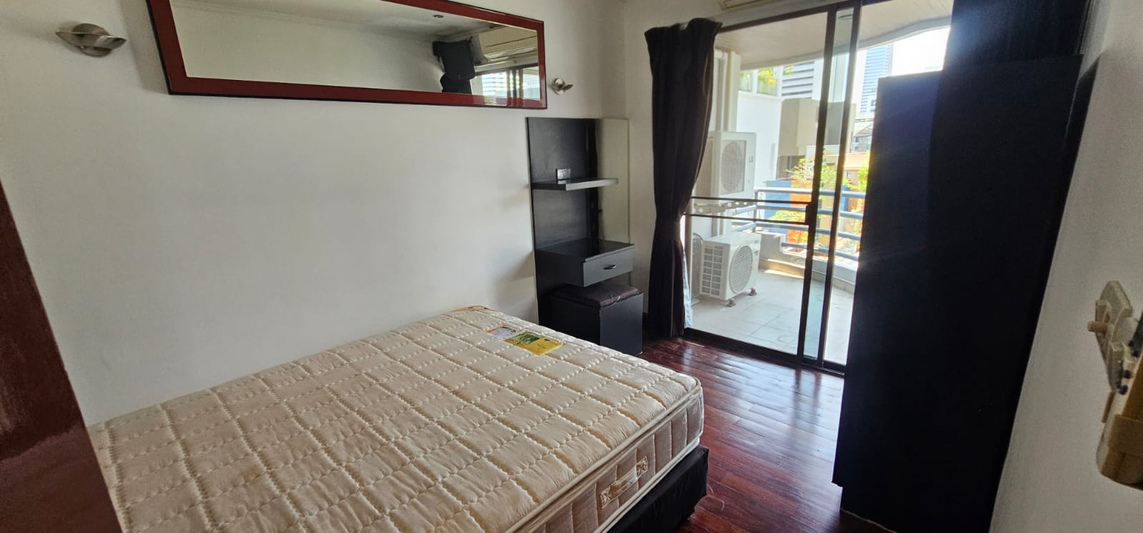 2-Bed 1-Bath 70sqm Condo for Rent 30,000 THB at Pearl Garden near BTS Chong Nonsi