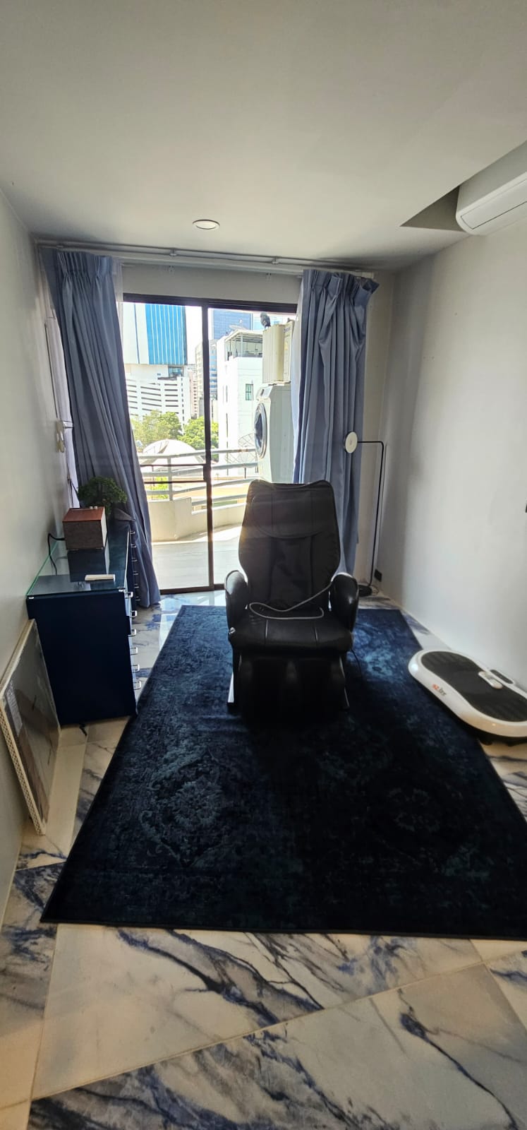 2BR 1BA 70sqm Condo for Rent 43,000 THB at Pearl Garden, Near BTS Chong Nonsi