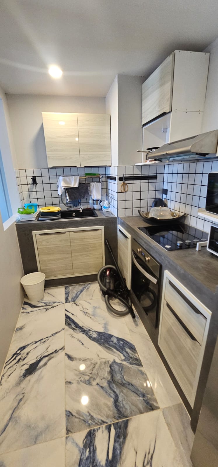 2BR 1BA 70sqm Condo for Rent 43,000 THB at Pearl Garden, Near BTS Chong Nonsi