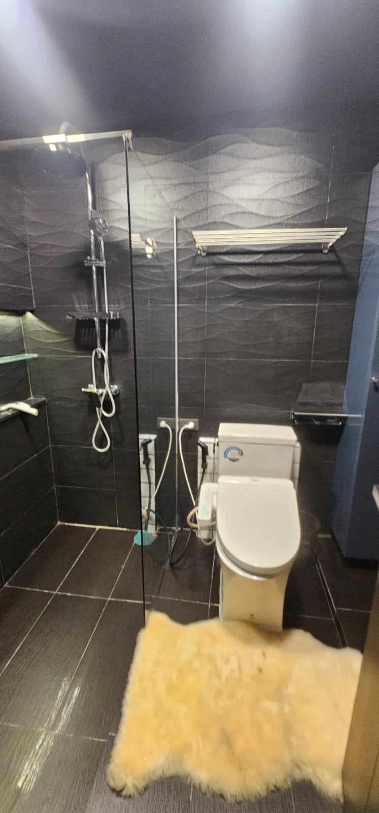 2BR 1BA 70sqm Condo for Rent 43,000 THB at Pearl Garden, Near BTS Chong Nonsi