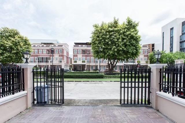 4-Bed 2-Bath 250 sqm Garden Square Sukhumvit 77 Townhome near BTS On Nut for Rent 85,000 THB
