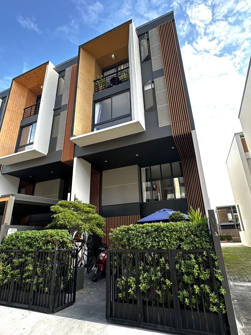 3-Bed 4-Bath 220 sqm Townhome for Rent at Moo Baan Shizen, Near BTS On Nut – 100,000 THB/Month