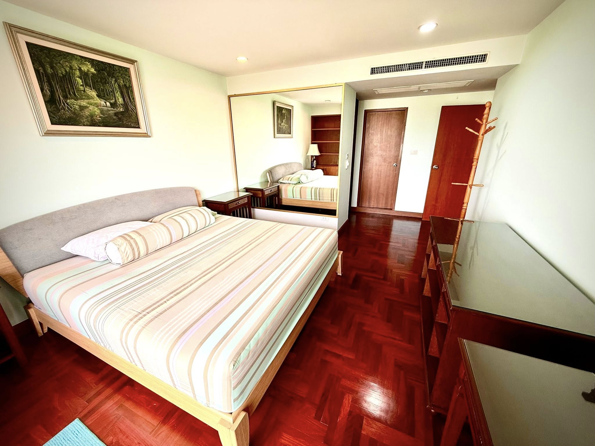 2-Bed 2-Bath 118.2 sqm Condo for Rent 60K THB at Supreme Ville, Near Chong Nonsi BTS