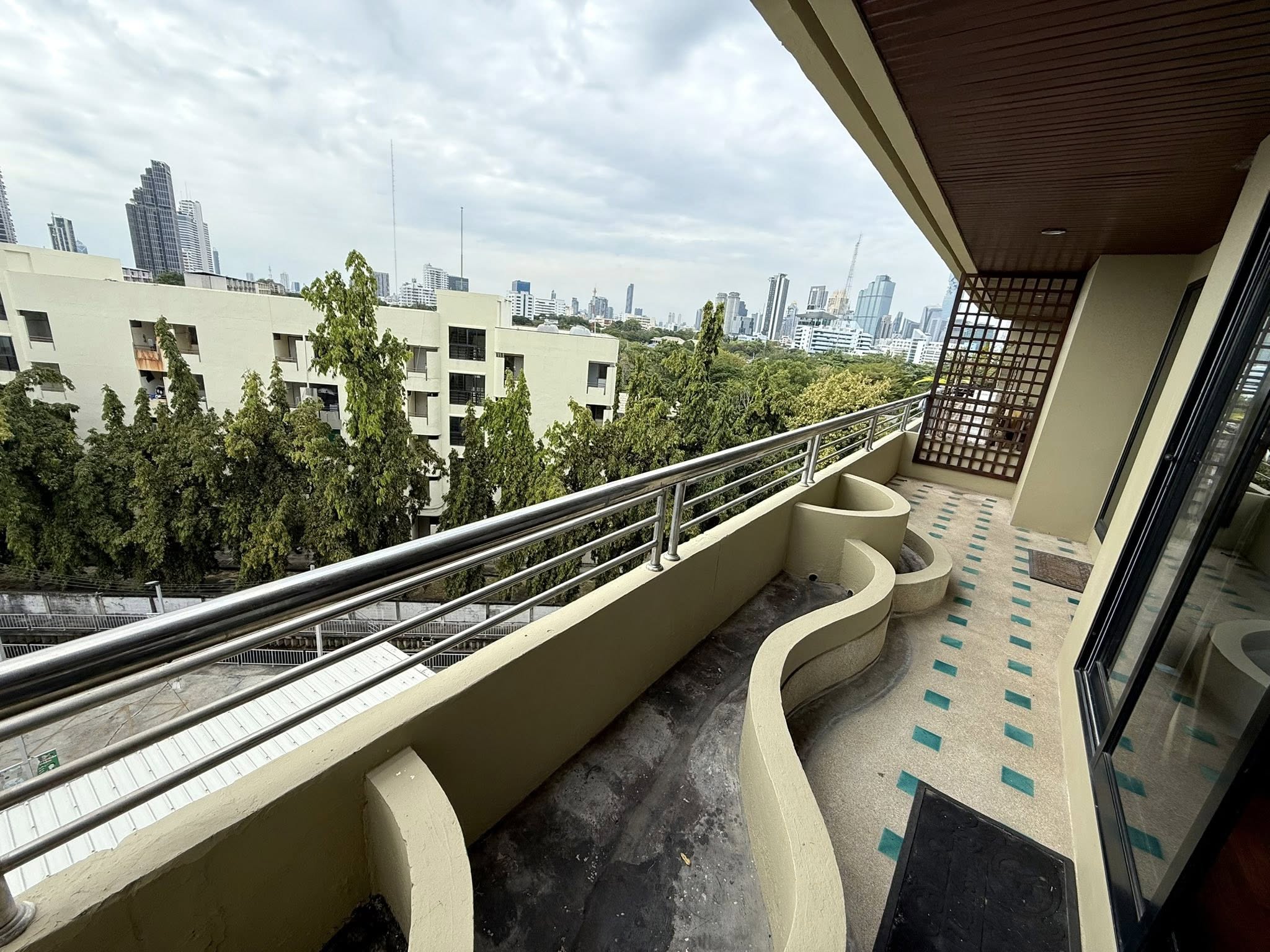 2-Bed 2-Bath 118.2 sqm Condo for Rent 60K THB at Supreme Ville, Near Chong Nonsi BTS