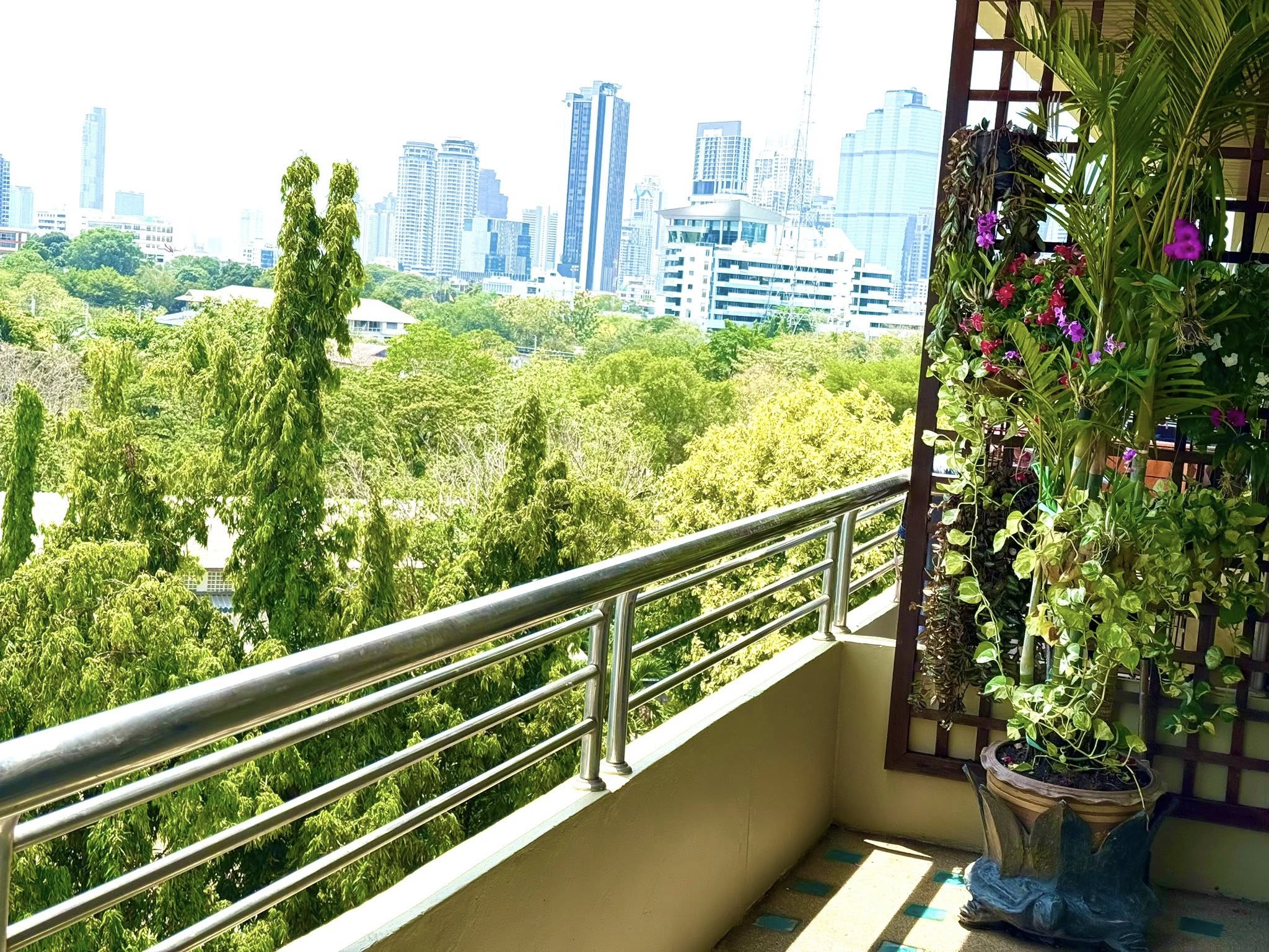 2-Bed 2-Bath 118.2 sqm Condo for Rent 60K THB at Supreme Ville, Near Chong Nonsi BTS