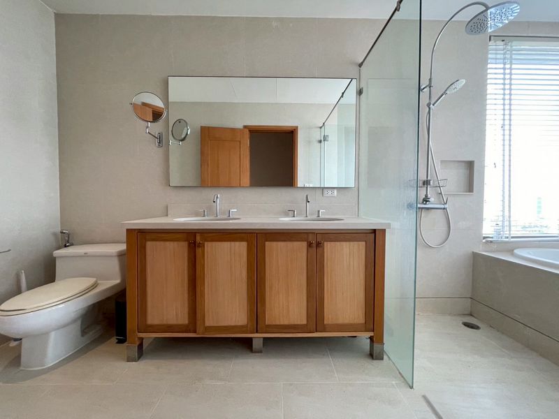 2-Bed 3-Bath 108sqm Condo for Rent 60,000 THB at The Emporio Place, BTS Phrom Phong