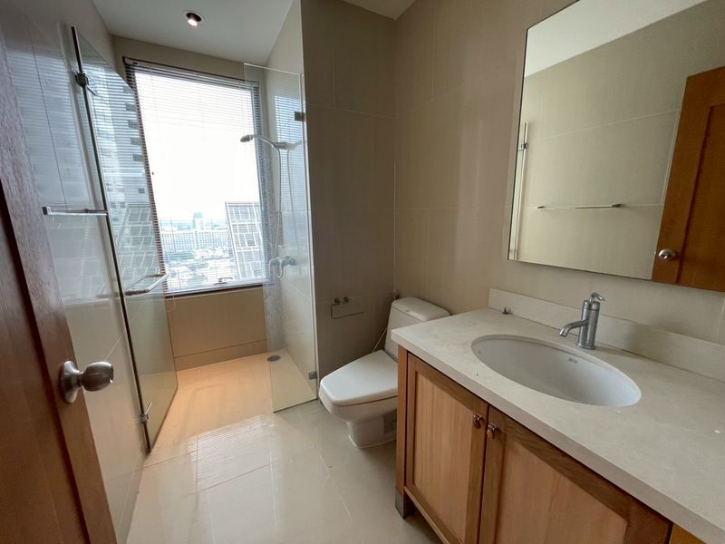 2-Bed 3-Bath 108sqm Condo for Rent 60,000 THB at The Emporio Place, BTS Phrom Phong