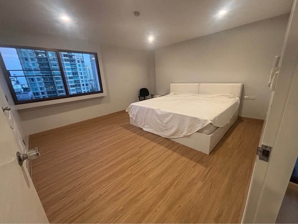3-Bed 4-Bath 239 sqm Liberty Park 1 Condo Near Asoke BTS for Rent 75,000 THB