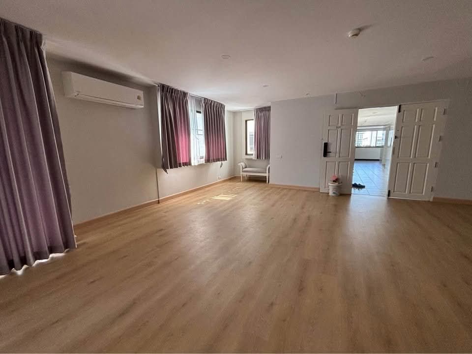 3-Bed 4-Bath 239 sqm Liberty Park 1 Condo Near Asoke BTS for Rent 75,000 THB