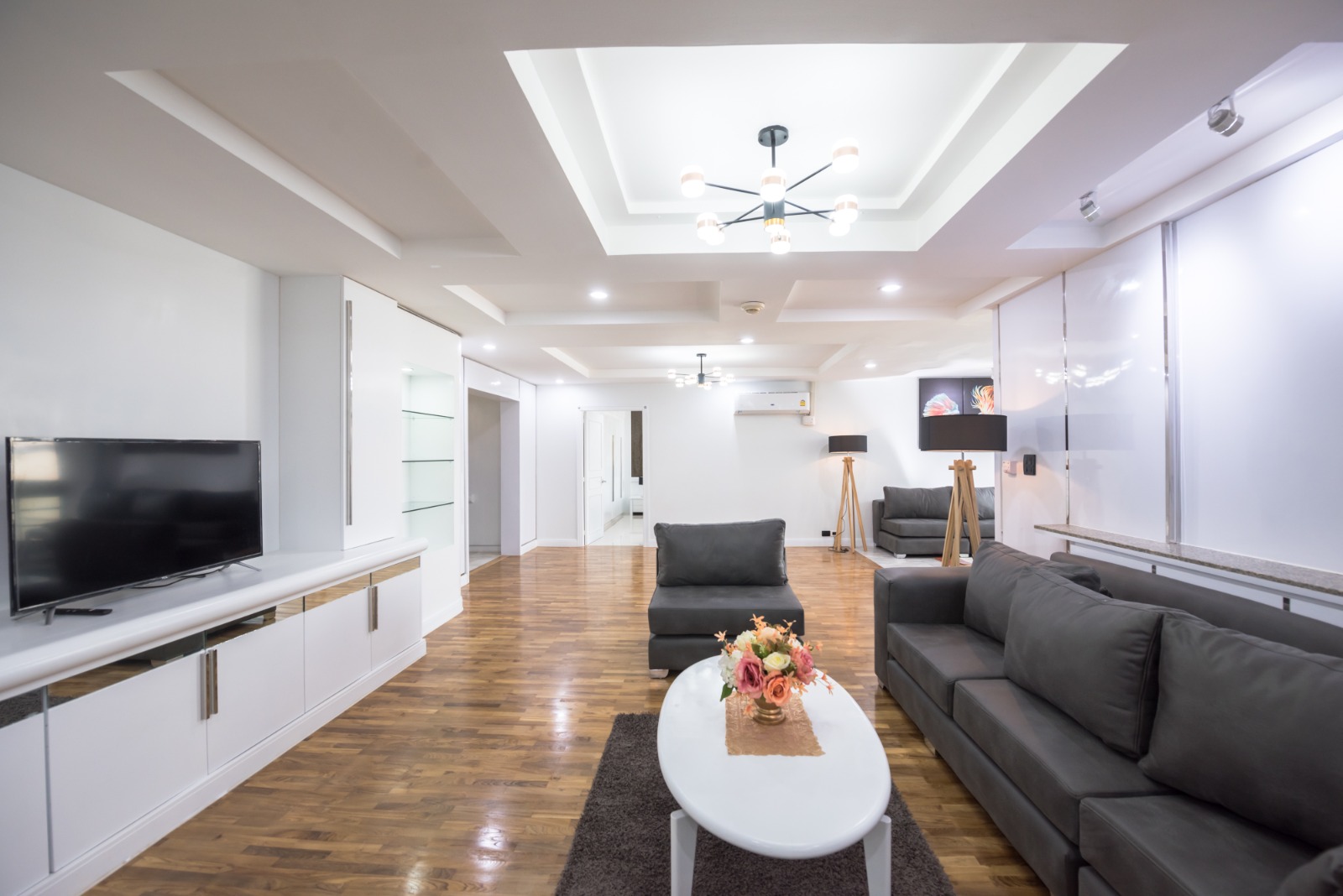 3-Bed 3-Bath 225 sqm Condo at President Park Sukhumvit 24 Phrom Phong BTS for Rent 70K or Sale 19M
