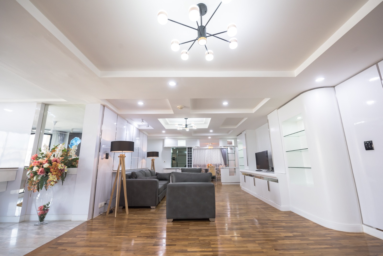 3-Bed 3-Bath 225 sqm Condo at President Park Sukhumvit 24 Phrom Phong BTS for Rent 70K or Sale 19M
