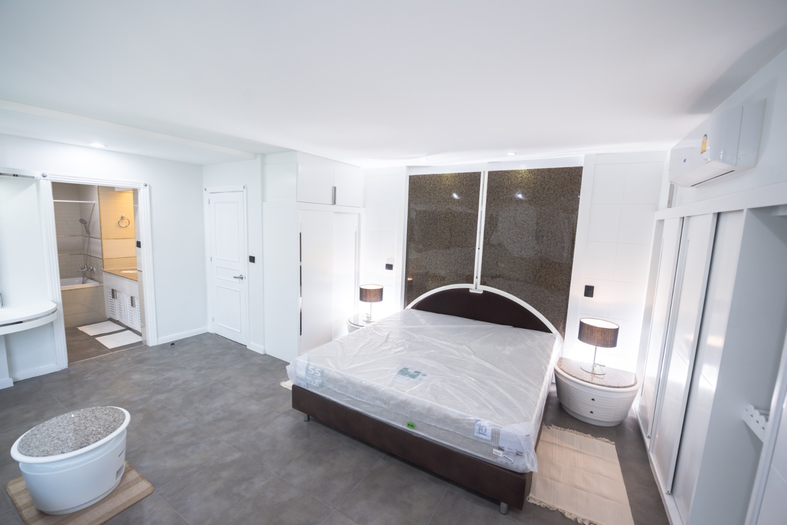 3-Bed 3-Bath 225 sqm Condo at President Park Sukhumvit 24 Phrom Phong BTS for Rent 70K or Sale 19M