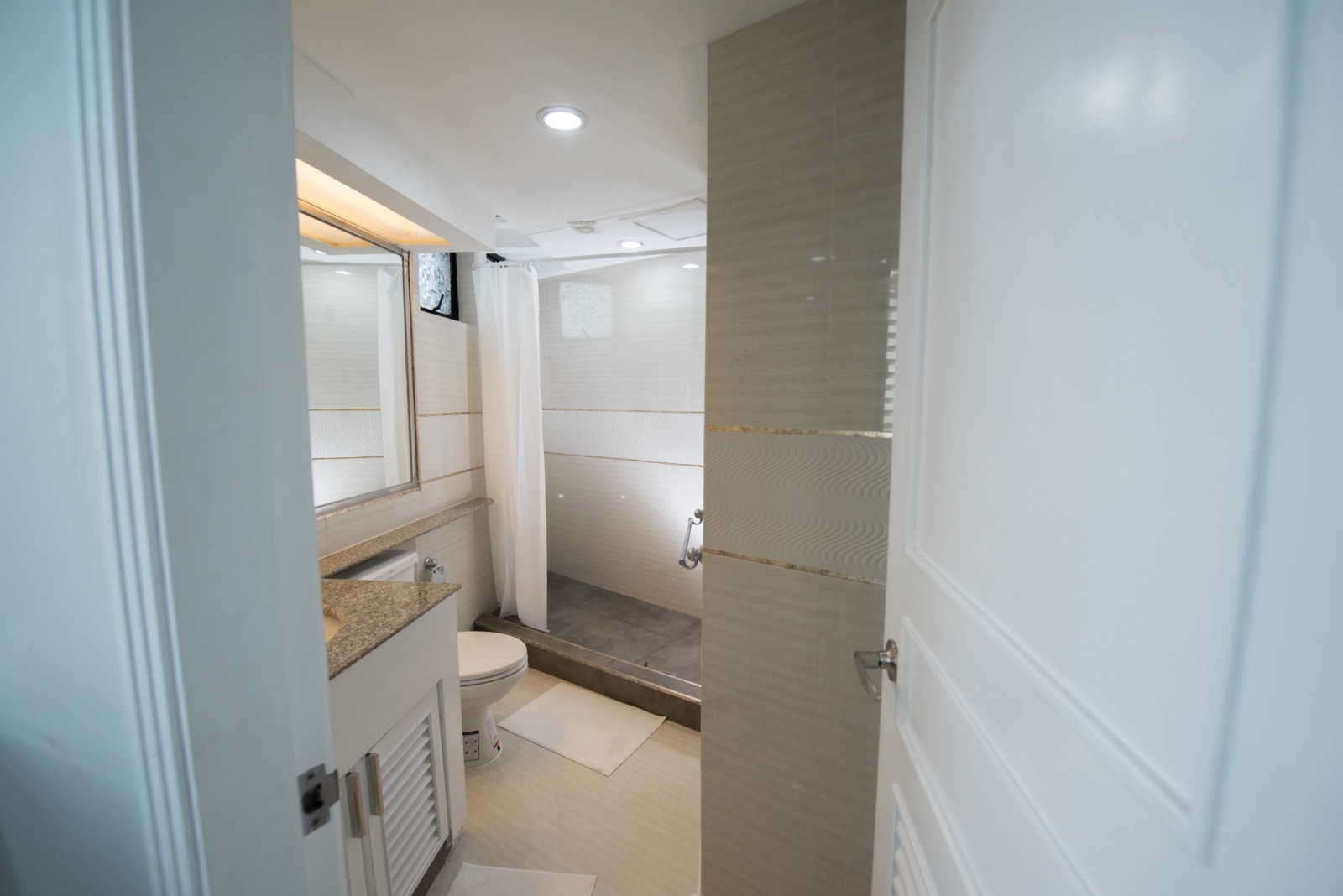 3-Bed 3-Bath 225 sqm Condo at President Park Sukhumvit 24 Phrom Phong BTS for Rent 70K or Sale 19M