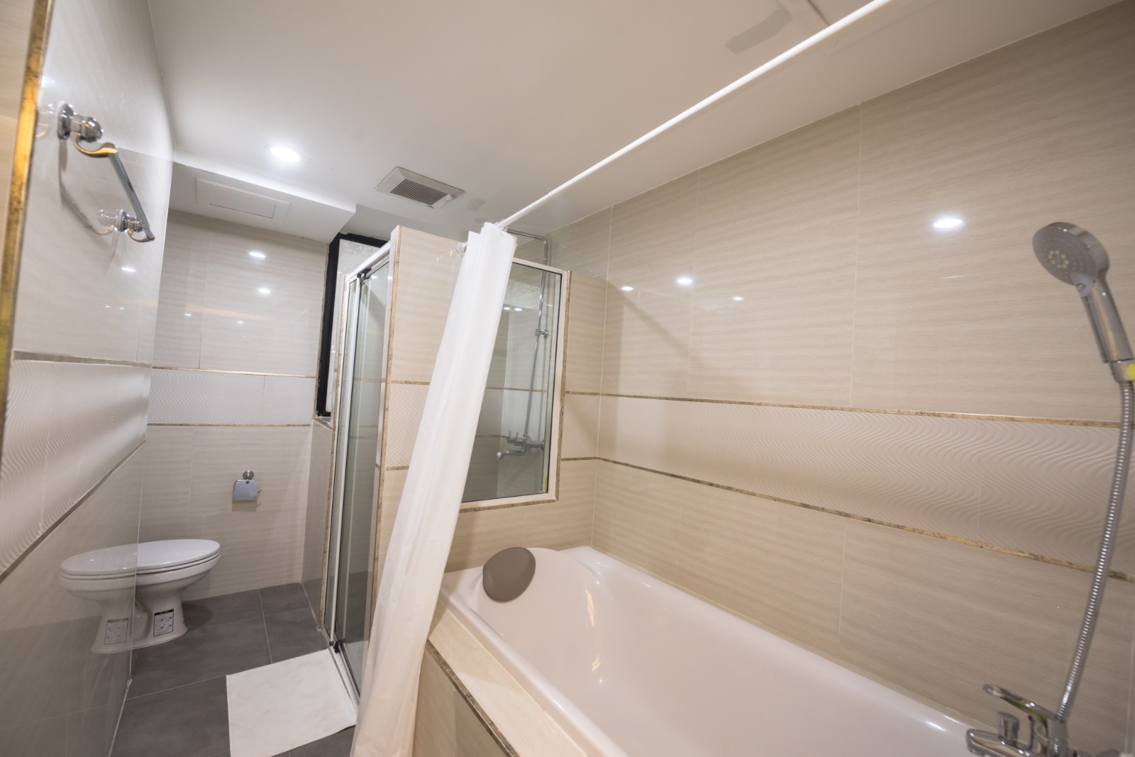 3-Bed 3-Bath 225 sqm Condo at President Park Sukhumvit 24 Phrom Phong BTS for Rent 70K or Sale 19M