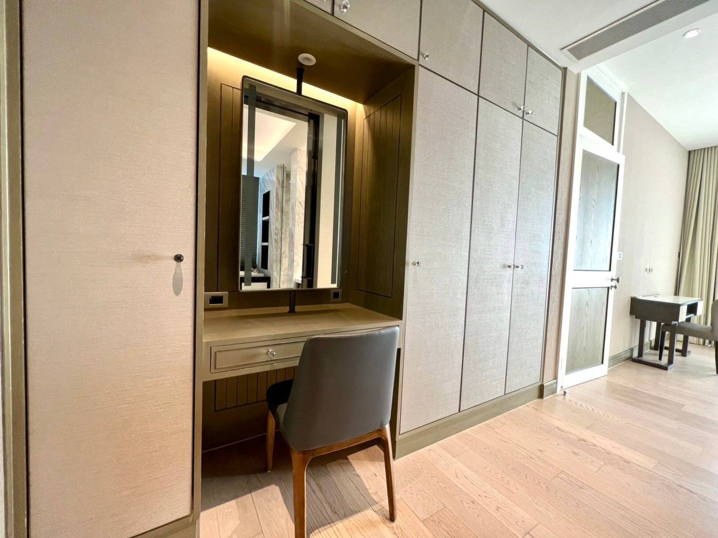 2BR 2BA 151.7sqm Condo for Rent at The Residences at Mandarin near BTS Krung Thon Buri – 250,000 THB/month