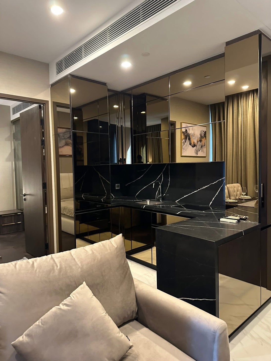 1-Bed 1-Bath 44 sqm Condo at The Esse Sukhumvit 36 Near BTS Thong Lo for Rent 55K THB