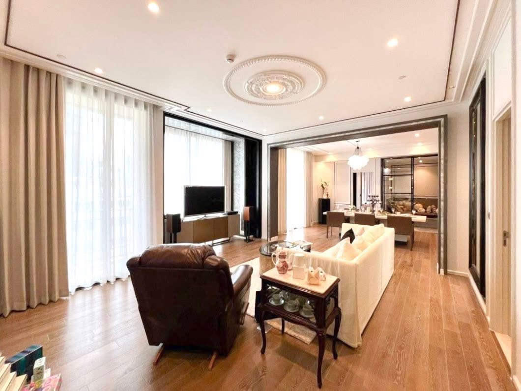 3-Bed 4-Bath 152 sqm Muniq Langsuan Condo Near BTS Chit Lom for Rent 220K THB or Sale 55M THB