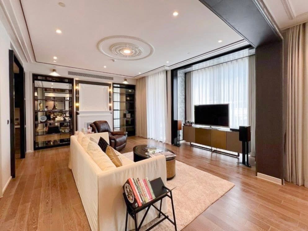 3-Bed 4-Bath 152 sqm Muniq Langsuan Condo Near BTS Chit Lom for Rent 220K THB or Sale 55M THB