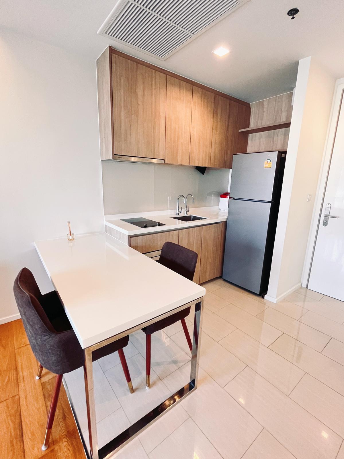 1-Bed 1-Bath 47 sqm Circle Living Prototype Condo Near MRT Phetchaburi for Rent 25K THB