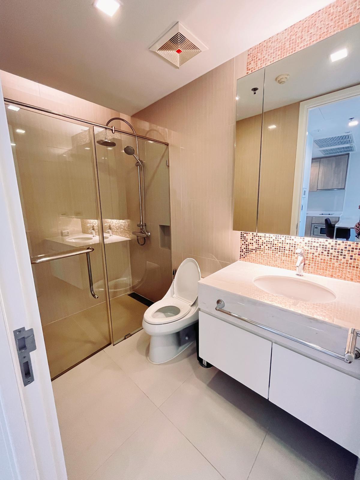 1-Bed 1-Bath 47 sqm Circle Living Prototype Condo Near MRT Phetchaburi for Rent 25K THB