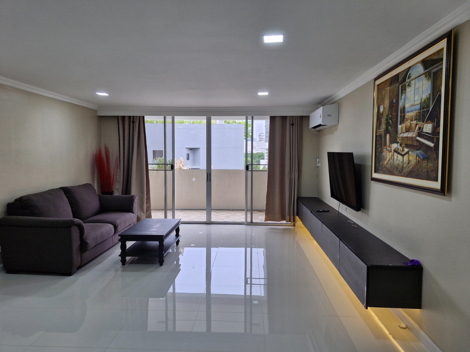 3-Bed 2-Bath 150 sqm D.S. Tower 2 Condo near Phrom Phong BTS for Rent 68K THB