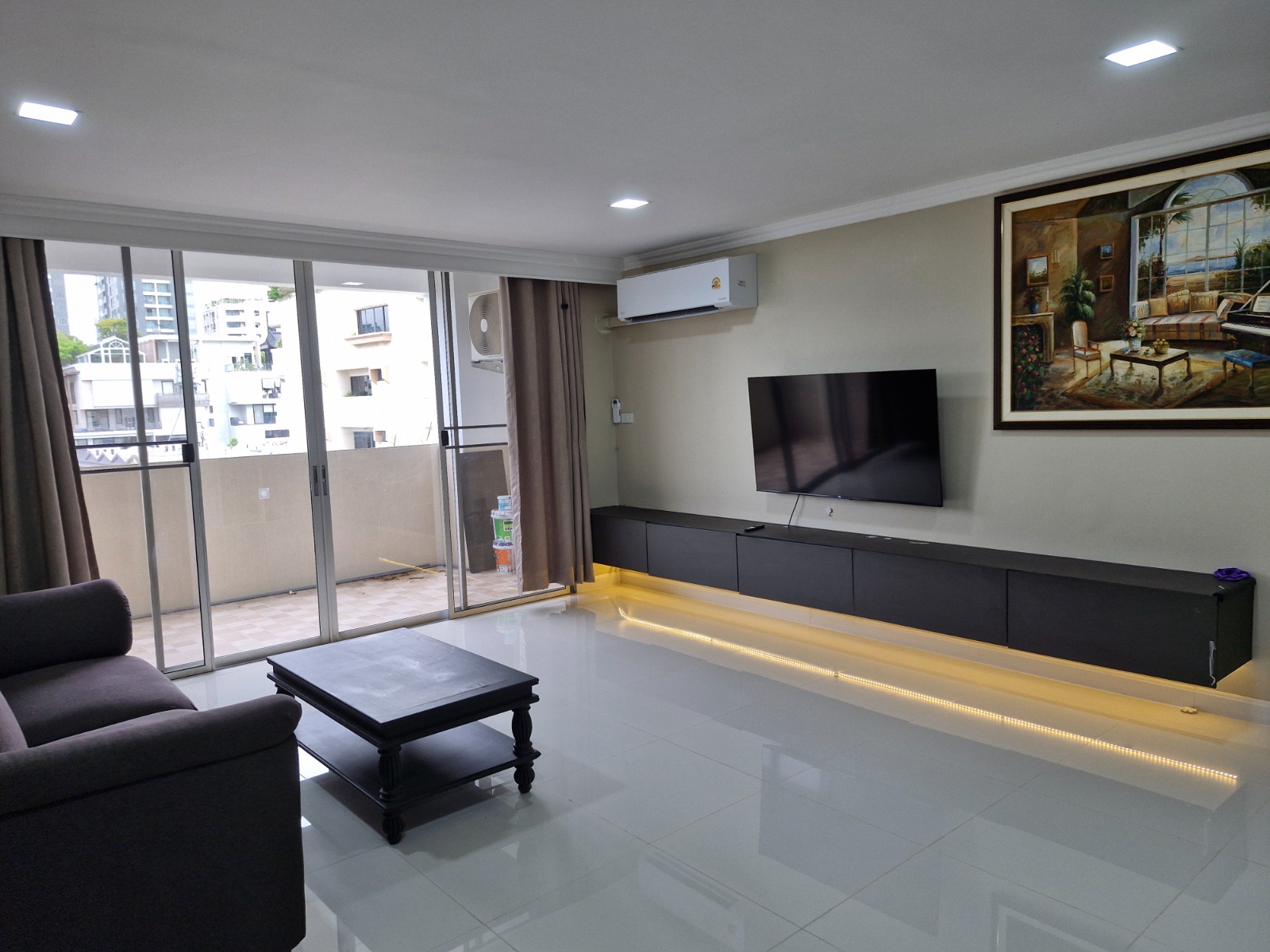 3-Bed 2-Bath 150 sqm D.S. Tower 2 Condo near Phrom Phong BTS for Rent 68K THB