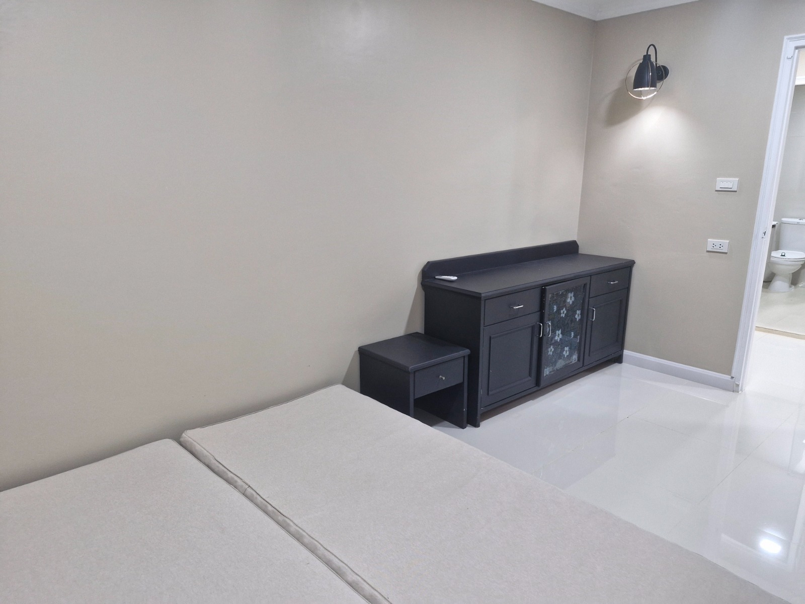 3-Bed 2-Bath 150 sqm D.S. Tower 2 Condo near Phrom Phong BTS for Rent 68K THB