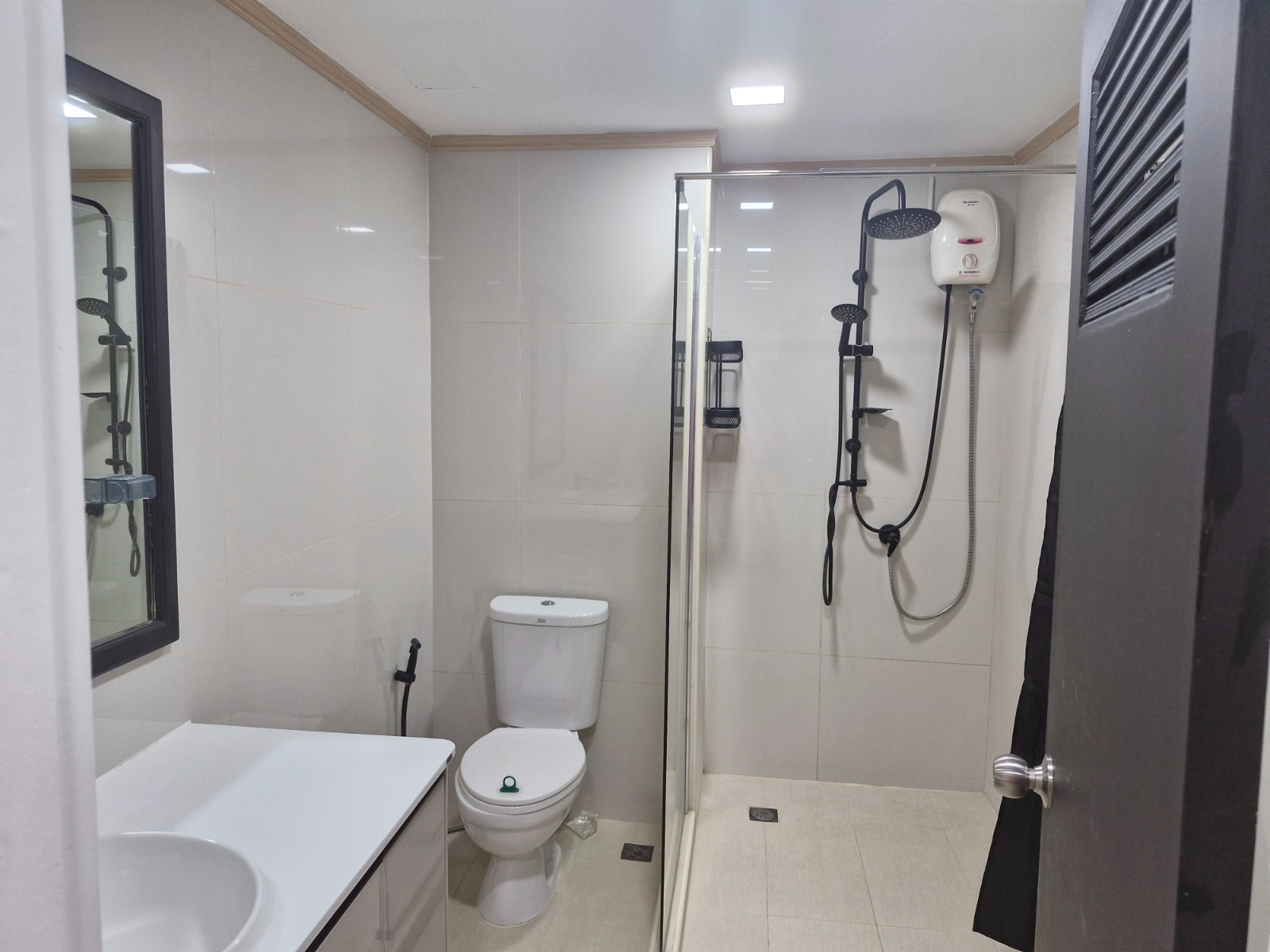 3-Bed 2-Bath 150 sqm D.S. Tower 2 Condo near Phrom Phong BTS for Rent 68K THB