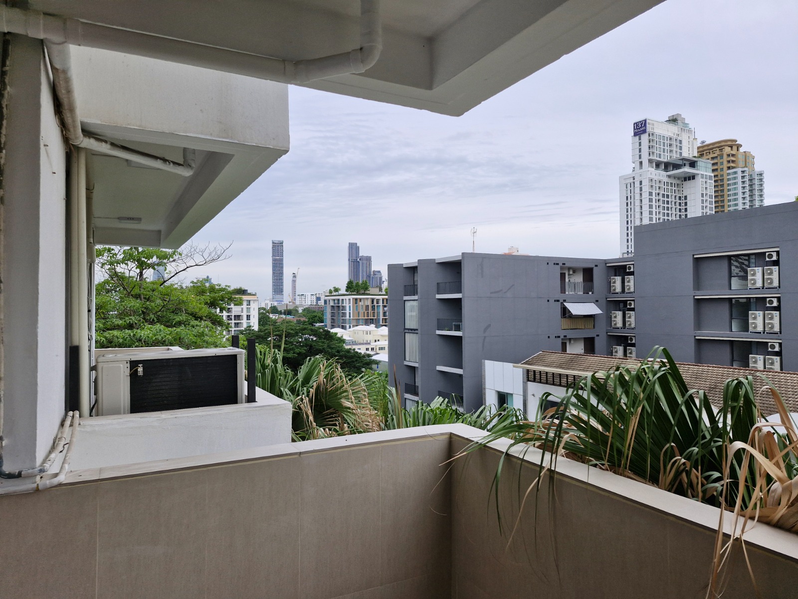 3-Bed 2-Bath 150 sqm D.S. Tower 2 Condo near Phrom Phong BTS for Rent 68K THB