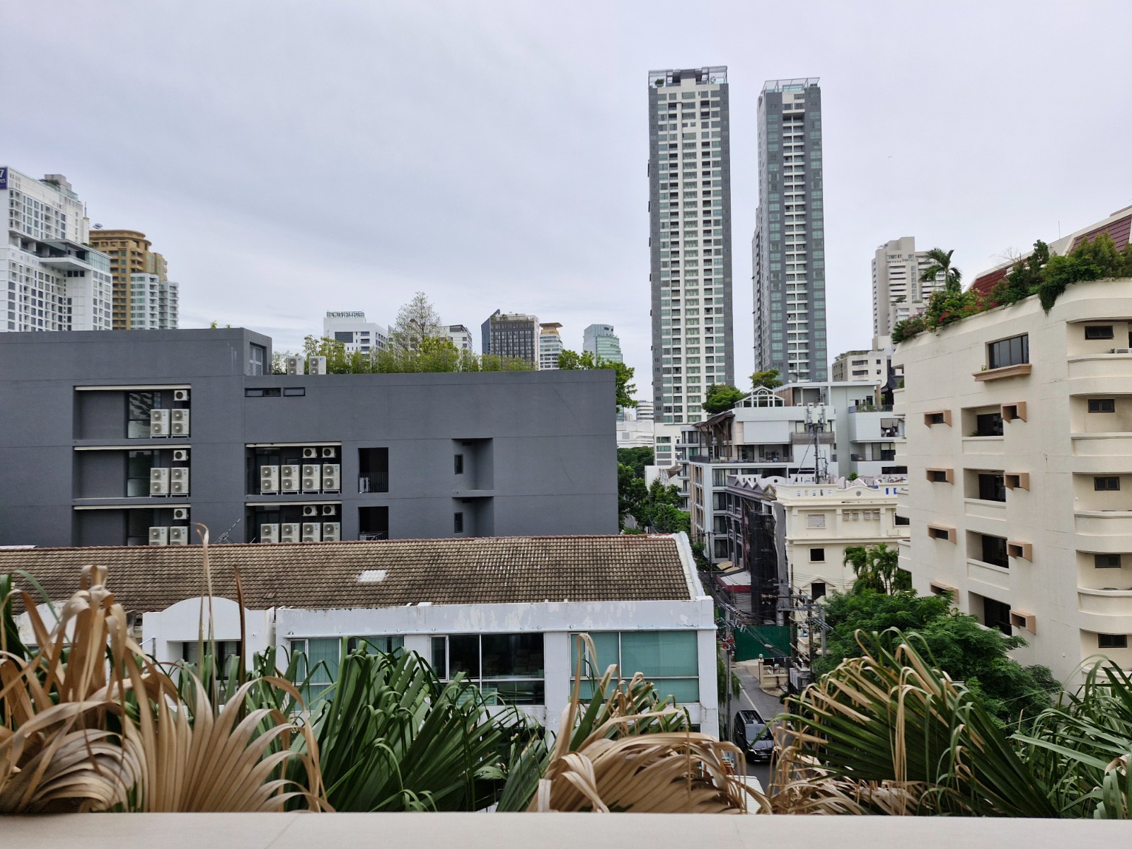 3-Bed 2-Bath 150 sqm D.S. Tower 2 Condo near Phrom Phong BTS for Rent 68K THB