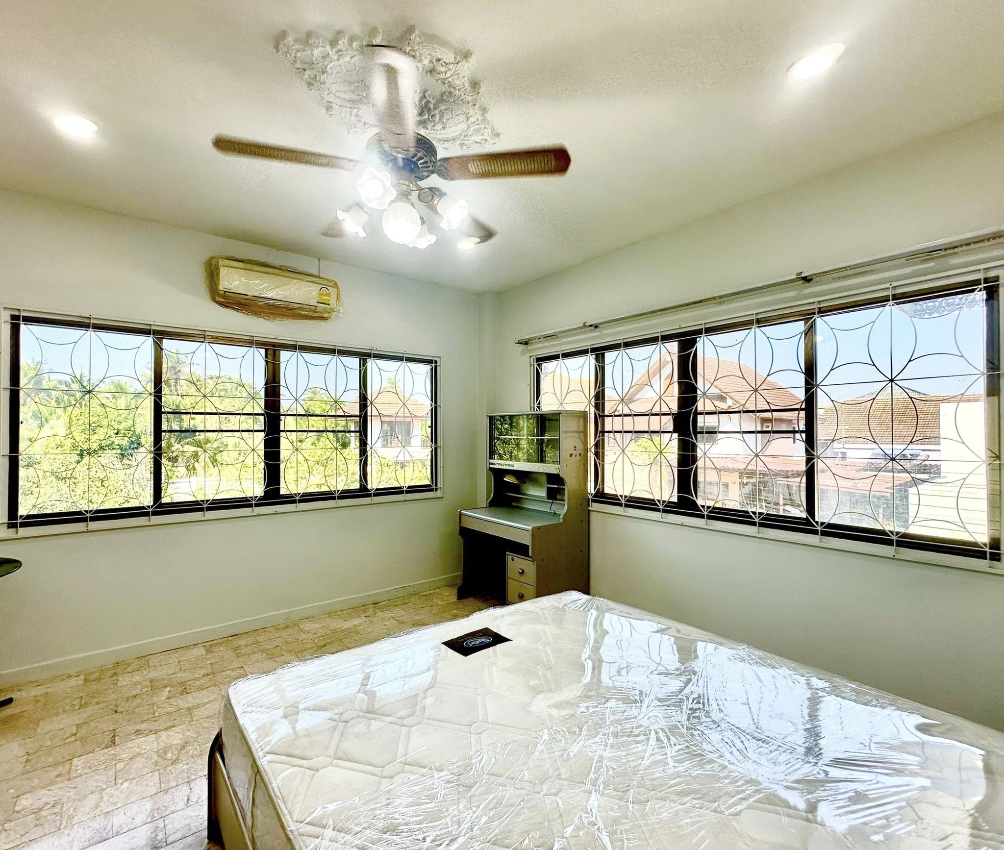 7-Bed 5-Bath 900 sqm House for Rent 90K THB at Borommaratchachonnani, Near BTS Bang Wa