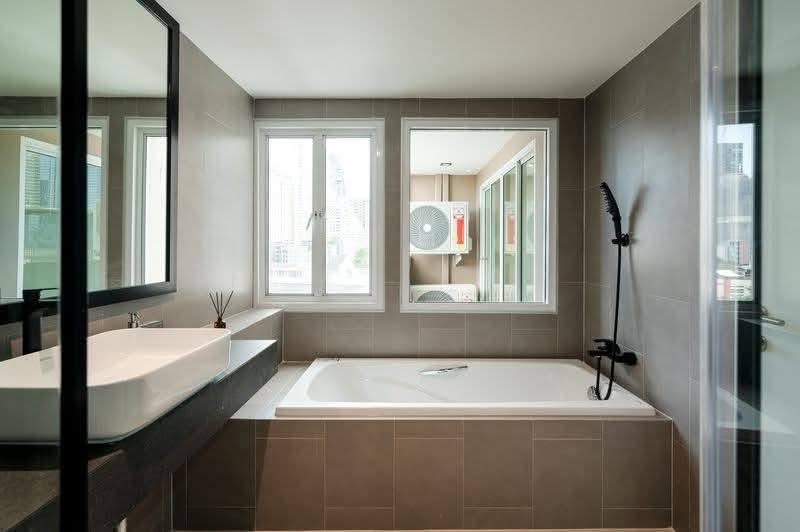 3-Bed 3-Bath Condo 117 sqm at LE NICE EKKAMAI Near BTS Ekkamai for Sale 13.9M THB