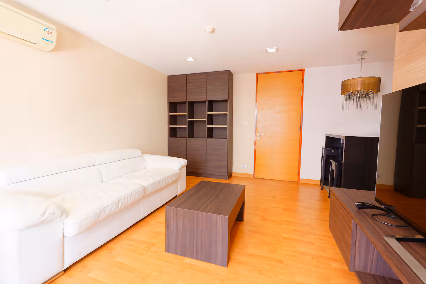 1-Bed 1-Bath Condo 38 sqm at XVI The Sixteenth near MRT Queen Sirikit for Rent 20K THB
