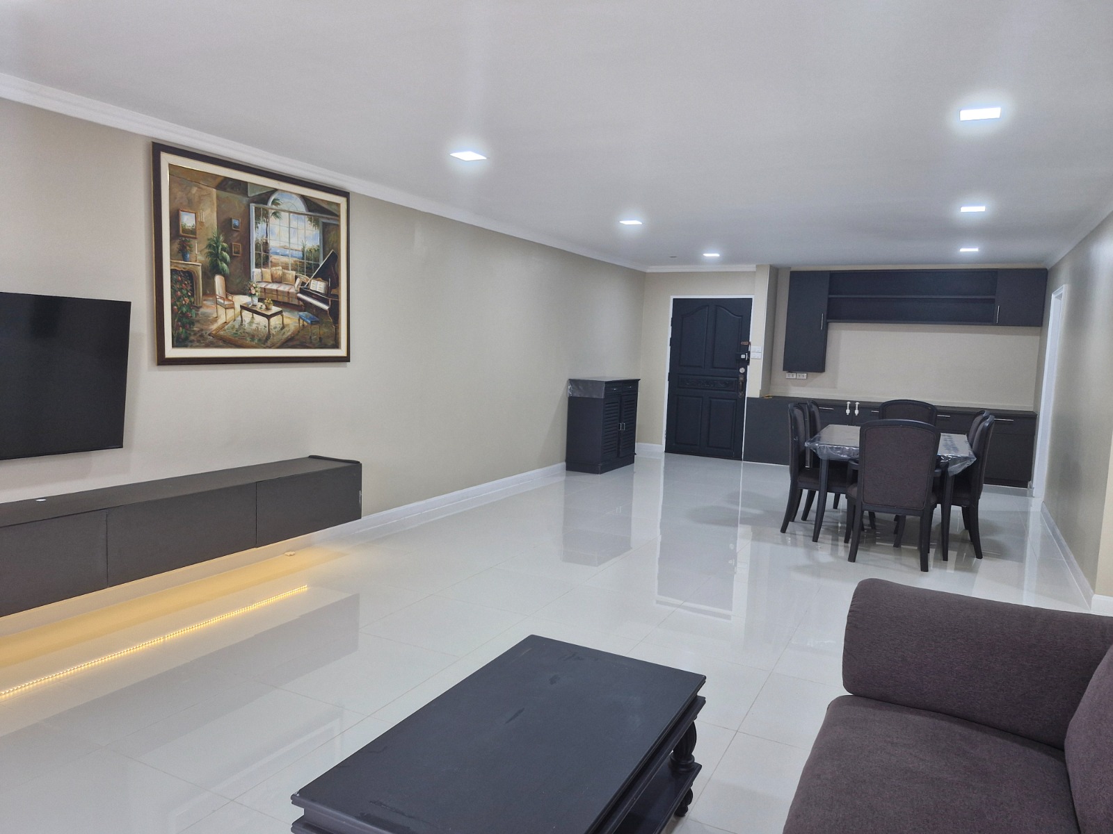 3-Bed 2-Bath 150 sqm Condo at D.S. Tower 2 Near Phrom Phong BTS for Rent 65K THB