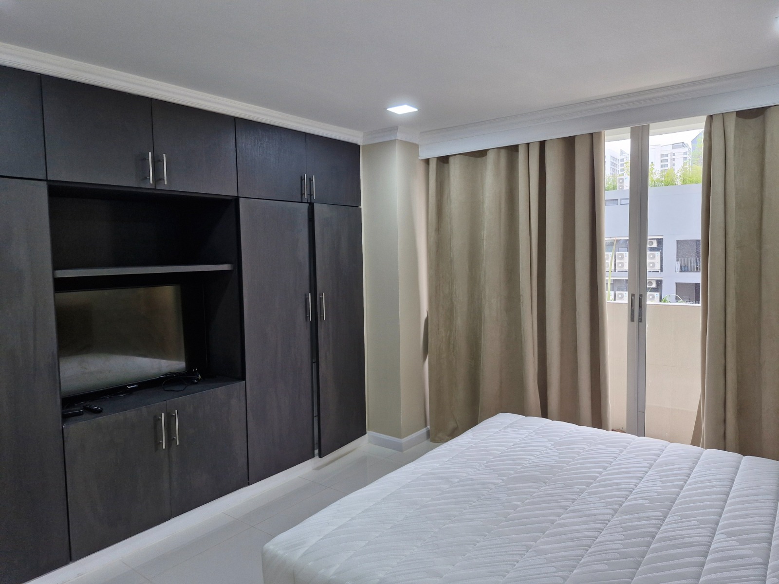 3-Bed 2-Bath 150 sqm Condo at D.S. Tower 2 Near Phrom Phong BTS for Rent 65K THB