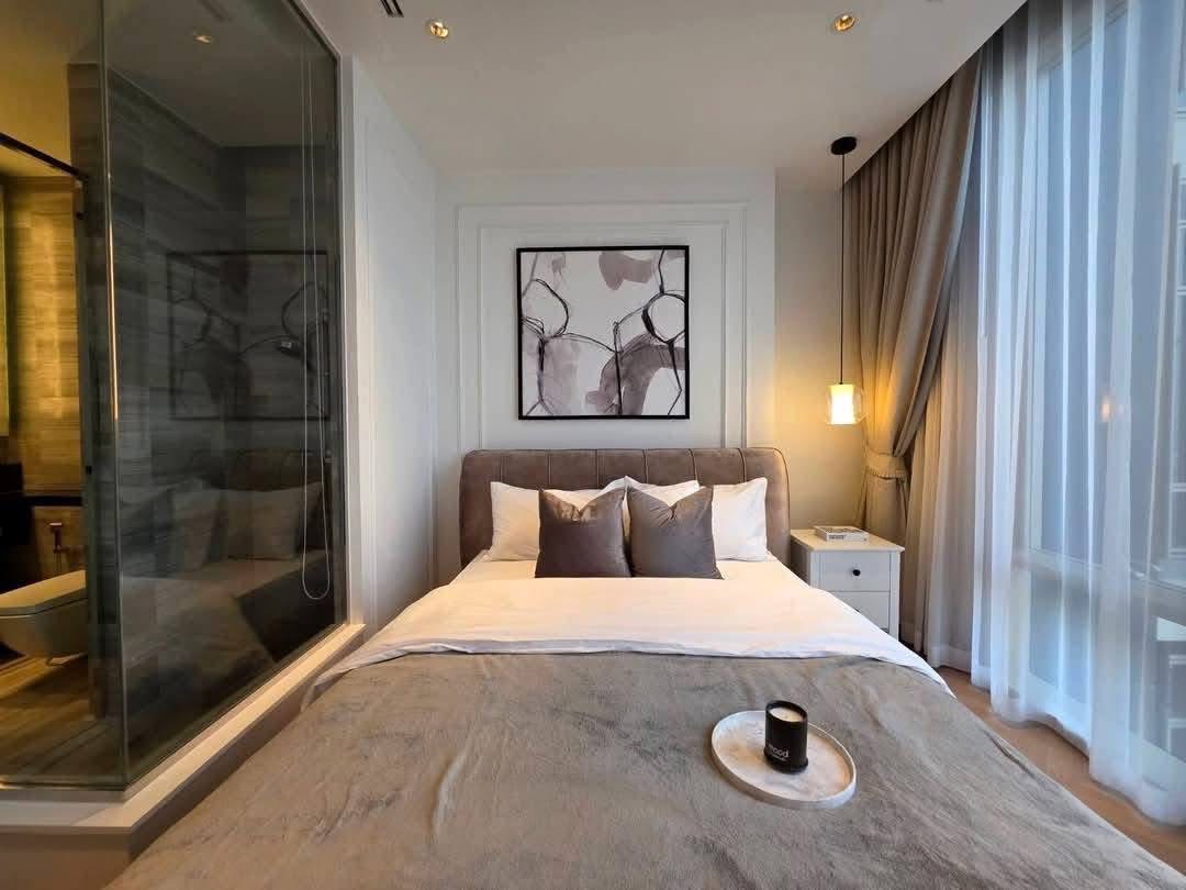 2-Bed 3-Bath 117 sqm Four Seasons Condo Near BTS Saphan Taksin for Rent 300K THB