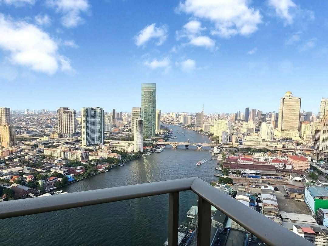2-Bed 3-Bath 117 sqm Four Seasons Condo Near BTS Saphan Taksin for Rent 300K THB