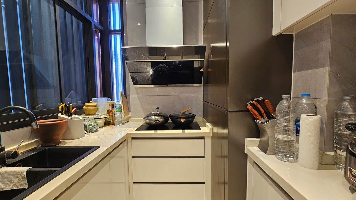 2-Bed 2-Bath 96 sqm Fullerton Sukhumvit Condo near BTS Ekkamai for Sale 19M THB