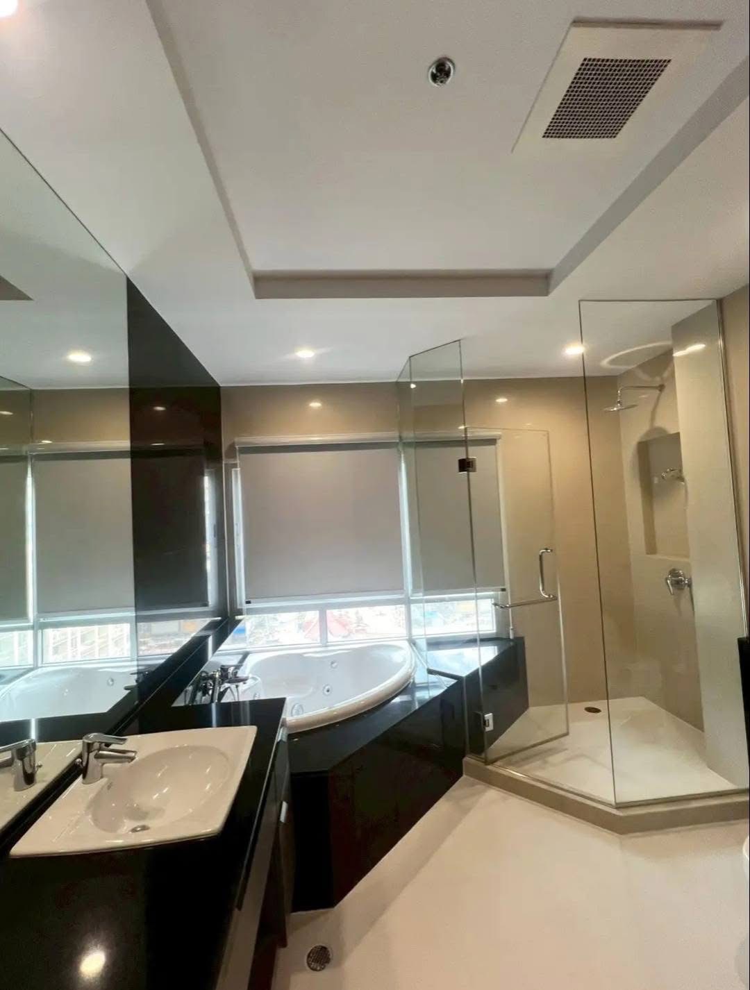 4-Bed 3-Bath 230 sqm Royal Residence Park Condo Near BTS Ploenchit MRT Lumpini for Rent 175K THB