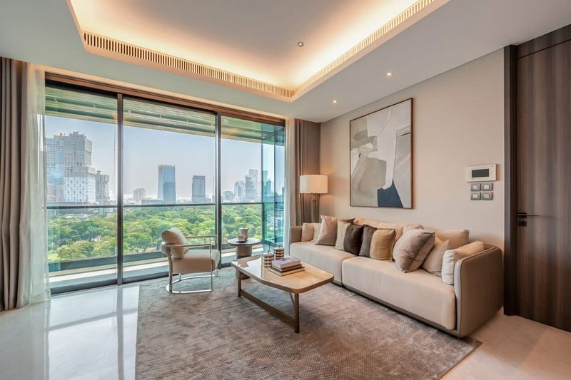1-Bed 1-Bath 87sqm Sindhorn Ton Son Condo Near BTS Ratchadamri for Rent 140K THB