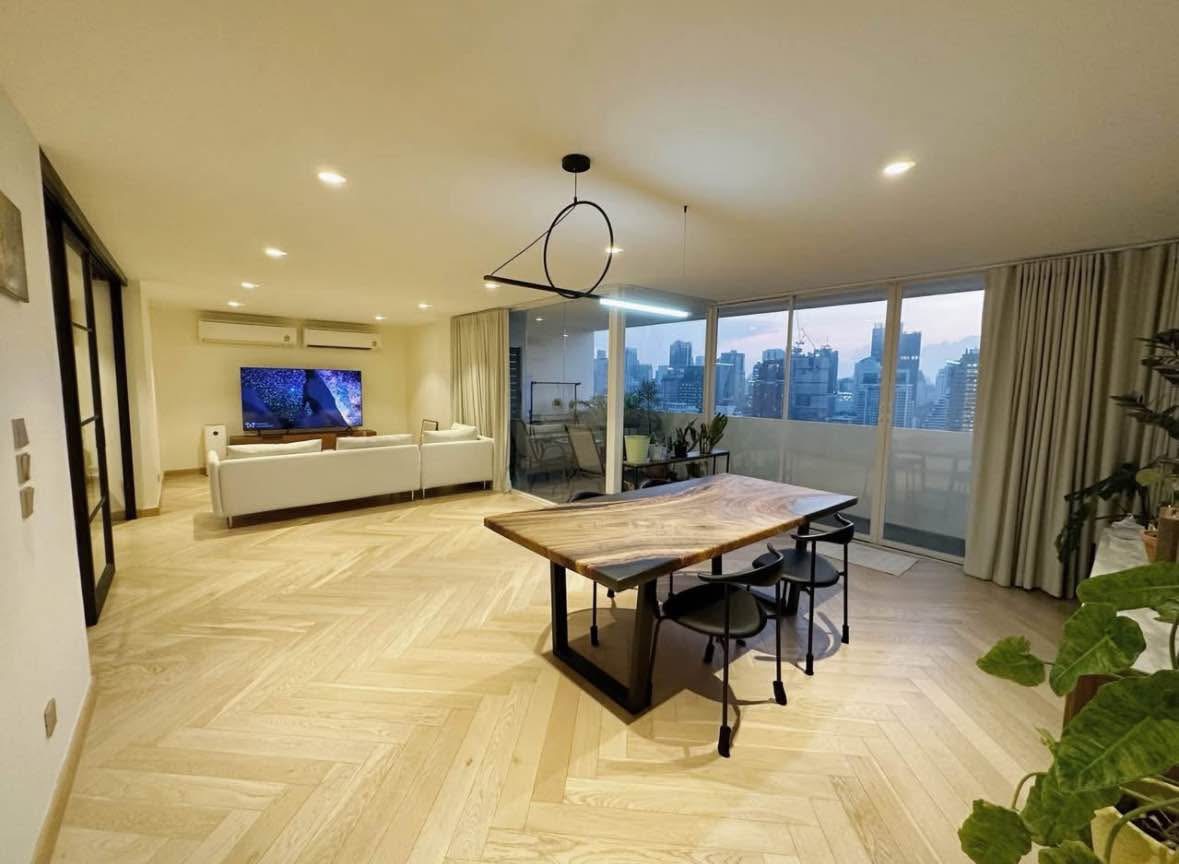2-Bed 2-Bath 139 sqm Condo at DS Tower 2 near BTS Phrom Phong for Sale 16.8M THB